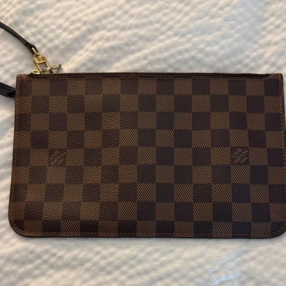 Louis Vuitton wristlet pochette - Picture 2 of 9